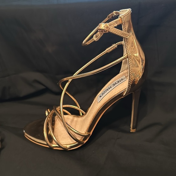 Steve Madden Gold Heels - Picture 3 of 9